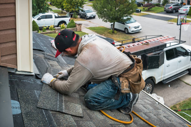 Professional Gutter Installation technician working in Itasca, IL